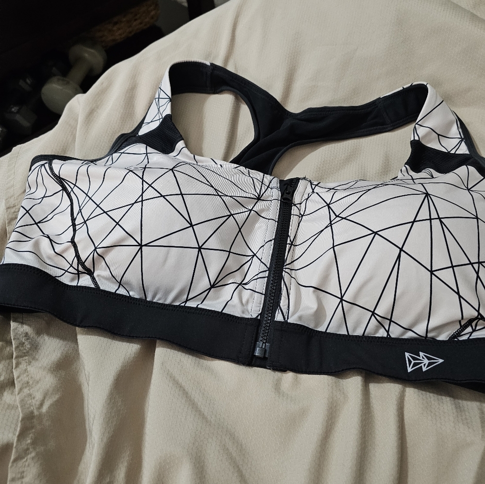 Yvette Sport BRA Geometric Black and White Sports Bra